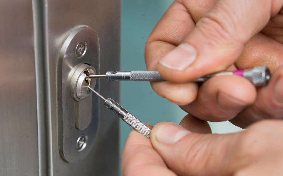 ouvrire une porte Breuillet