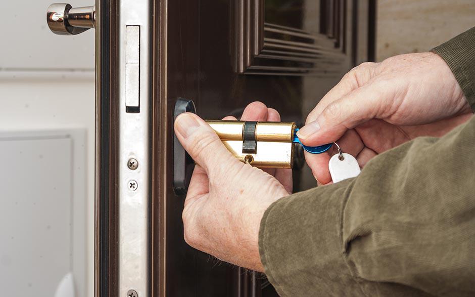 ouverture de porte blindée claquée Linas